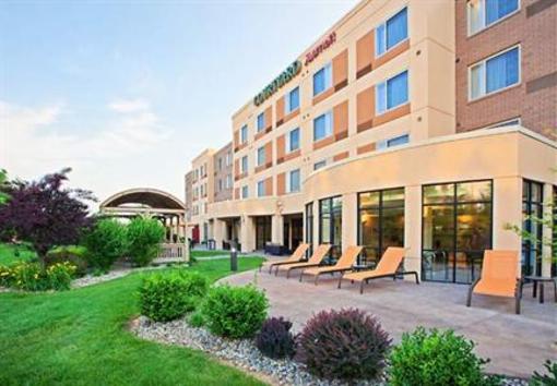 фото отеля Courtyard by Marriott Louisvillle Northeast