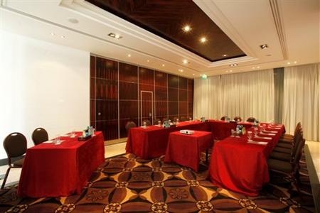 фото отеля Crowne Plaza Hotel Beirut