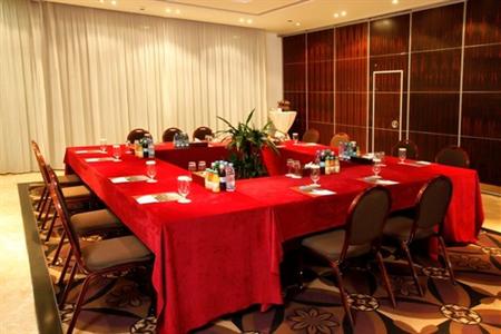 фото отеля Crowne Plaza Hotel Beirut