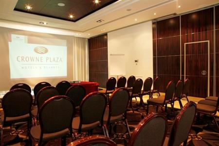 фото отеля Crowne Plaza Hotel Beirut