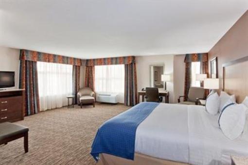 фото отеля Holiday Inn Hotel & Suites Surrey