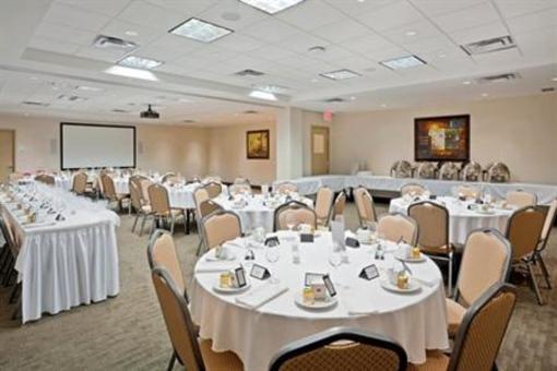 фото отеля Holiday Inn Hotel & Suites Surrey