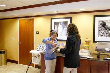 фото отеля Hampton Inn & Suites Richmond
