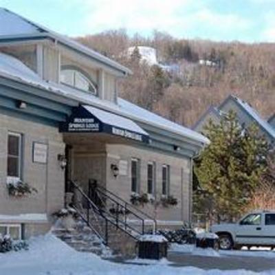 фото отеля Mountain Springs Resort and Conference Centre
