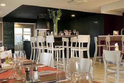 фото отеля Campanile Hotel Brie-Comte-Robert