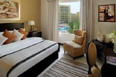 фото отеля Nuran Greens Residences Dubai