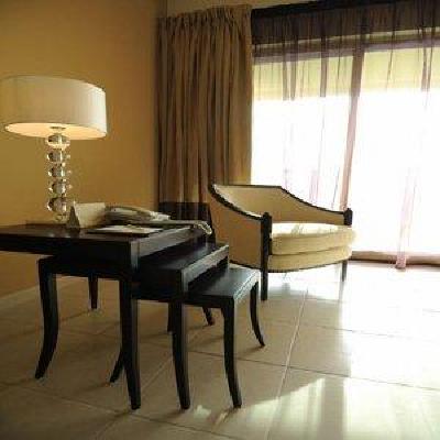 фото отеля Nuran Greens Residences Dubai