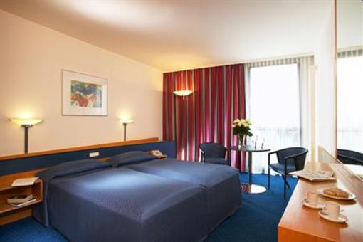 фото отеля Kavalier Hotel