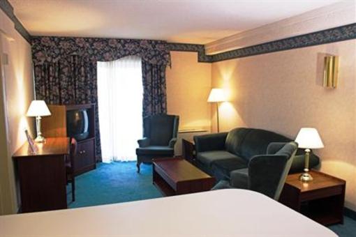 фото отеля Howard Johnson Inn & Suites - Toronto East