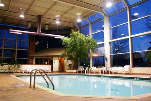 фото отеля Howard Johnson Inn & Suites - Toronto East