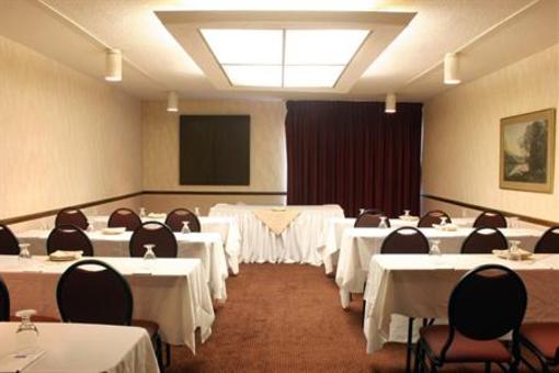 фото отеля Howard Johnson Inn & Suites - Toronto East