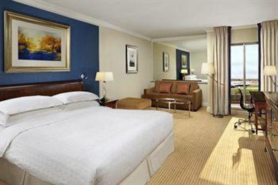 фото отеля Sheraton Skyline Hotel London