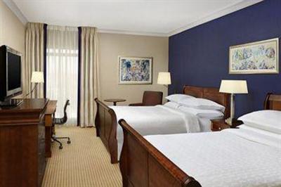 фото отеля Sheraton Skyline Hotel London