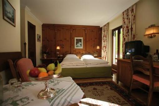 фото отеля Hoteldorf Gruner Baum
