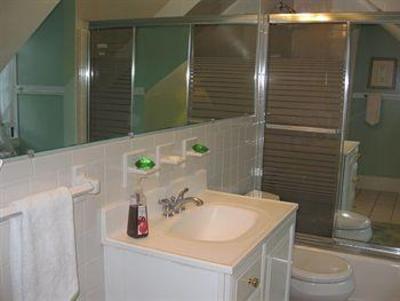 фото отеля Farnam Guest House