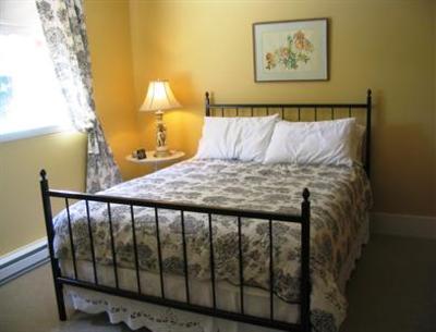 фото отеля Marifield Manor B&B
