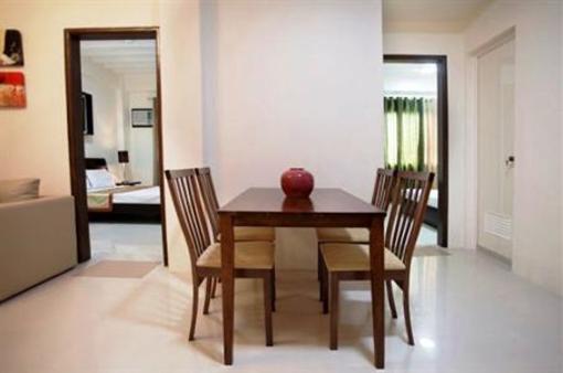 фото отеля Golden Phoenix Suites