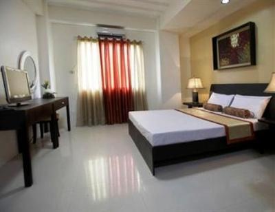 фото отеля Golden Phoenix Suites