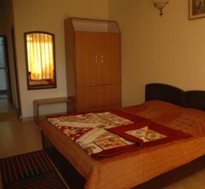 фото отеля Hotel Lake Inn Bhimtal