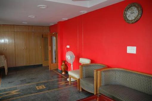 фото отеля Hotel Lake Inn Bhimtal