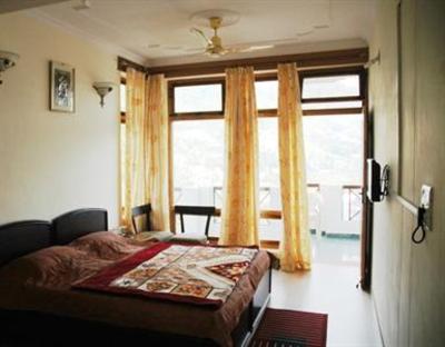 фото отеля Hotel Lake Inn Bhimtal