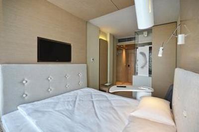 фото отеля Sound Garden Hotel Warsaw Airpo