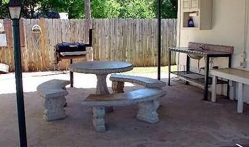 фото отеля Pearsall Executive Inn & Suites