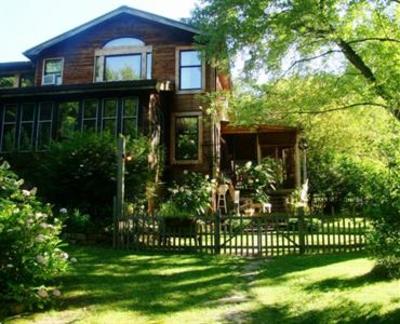 фото отеля Snug Hollow Farm Bed & Breakfast