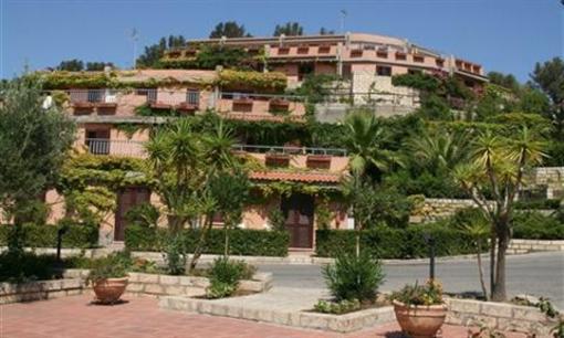 фото отеля Villaggio Club Porto Rhoca