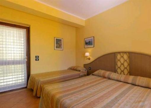 фото отеля Villaggio Club Porto Rhoca