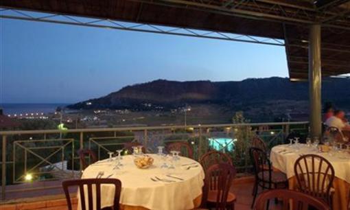фото отеля Villaggio Club Porto Rhoca