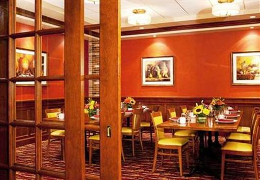 фото отеля Boston Marriott Quincy