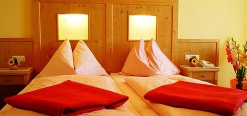 фото отеля Familienhotel & Alpengasthof Hierzegger