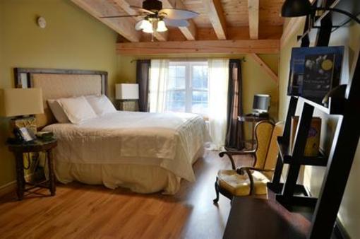 фото отеля Timber House Country Inn & Resort