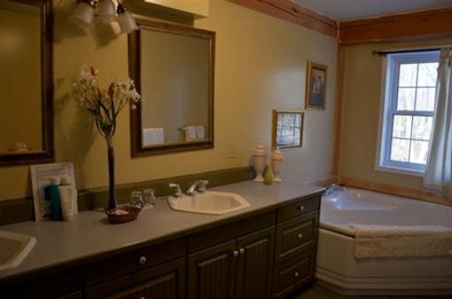 фото отеля Timber House Country Inn & Resort