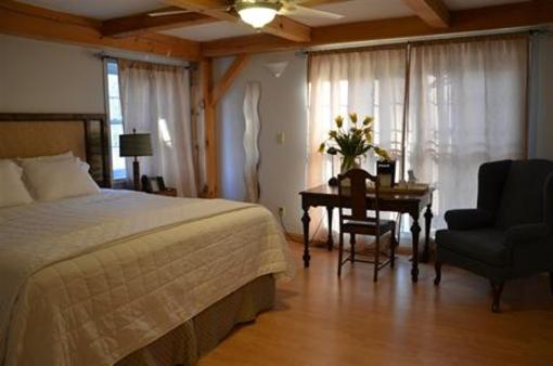 фото отеля Timber House Country Inn & Resort