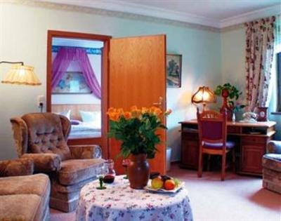 фото отеля Landhotel Zur Schmiede