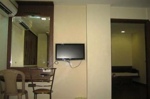 фото отеля Hotel Akash Surat