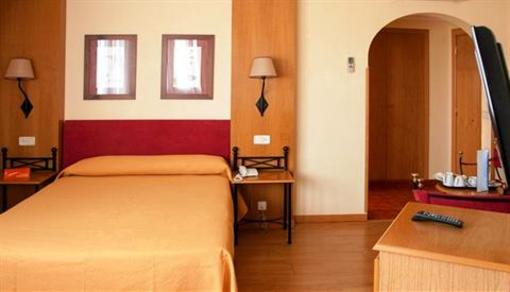 фото отеля Hotel El Cruce Manzanares