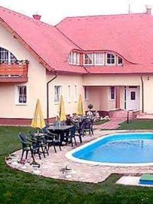 фото отеля Kunszler Apartmanhaz