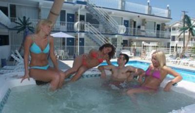фото отеля Quarterdeck Motel