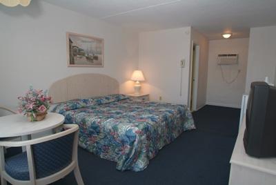 фото отеля Quarterdeck Motel