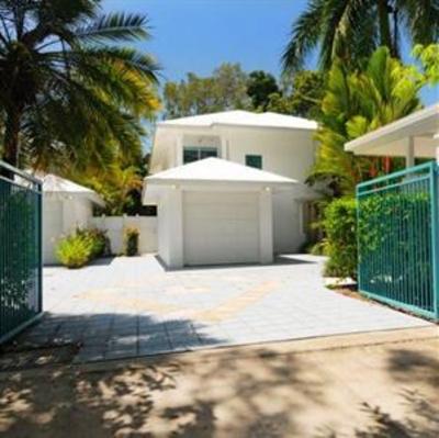 фото отеля Solana On The Beach Luxury Holiday Villa