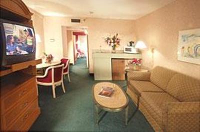 фото отеля Brighton Suites Hotel
