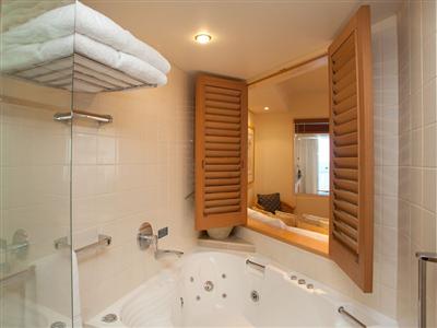 фото отеля Tingirana Apartments Noosa