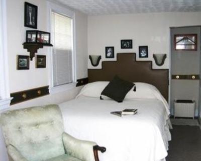 фото отеля Bewitched and BEDazzled B&B