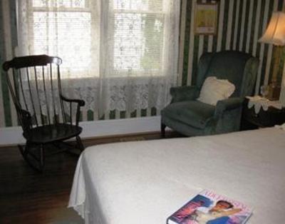 фото отеля Bewitched and BEDazzled B&B