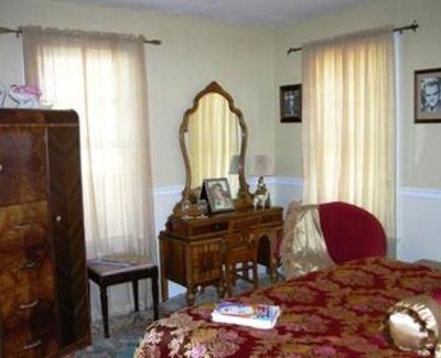 фото отеля Bewitched and BEDazzled B&B