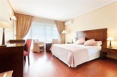 фото отеля Tryp Segovia-Los Angeles Nayade Hotel