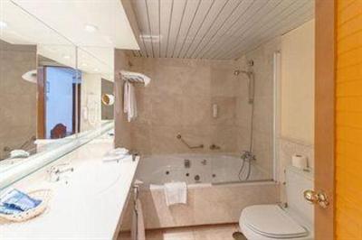 фото отеля Tryp Segovia-Los Angeles Nayade Hotel